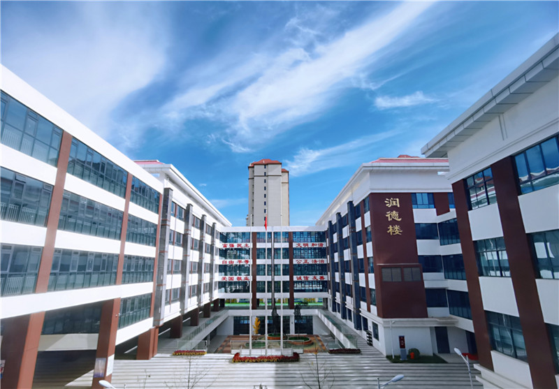 1638526121667338.jpeg 陆港初级中学.jpg