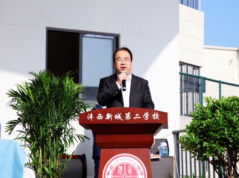 1683529248667941.jpeg 冯校长.jpg