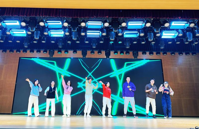 1706062856441525.jpeg 3 只能唱一点 (3).jpg